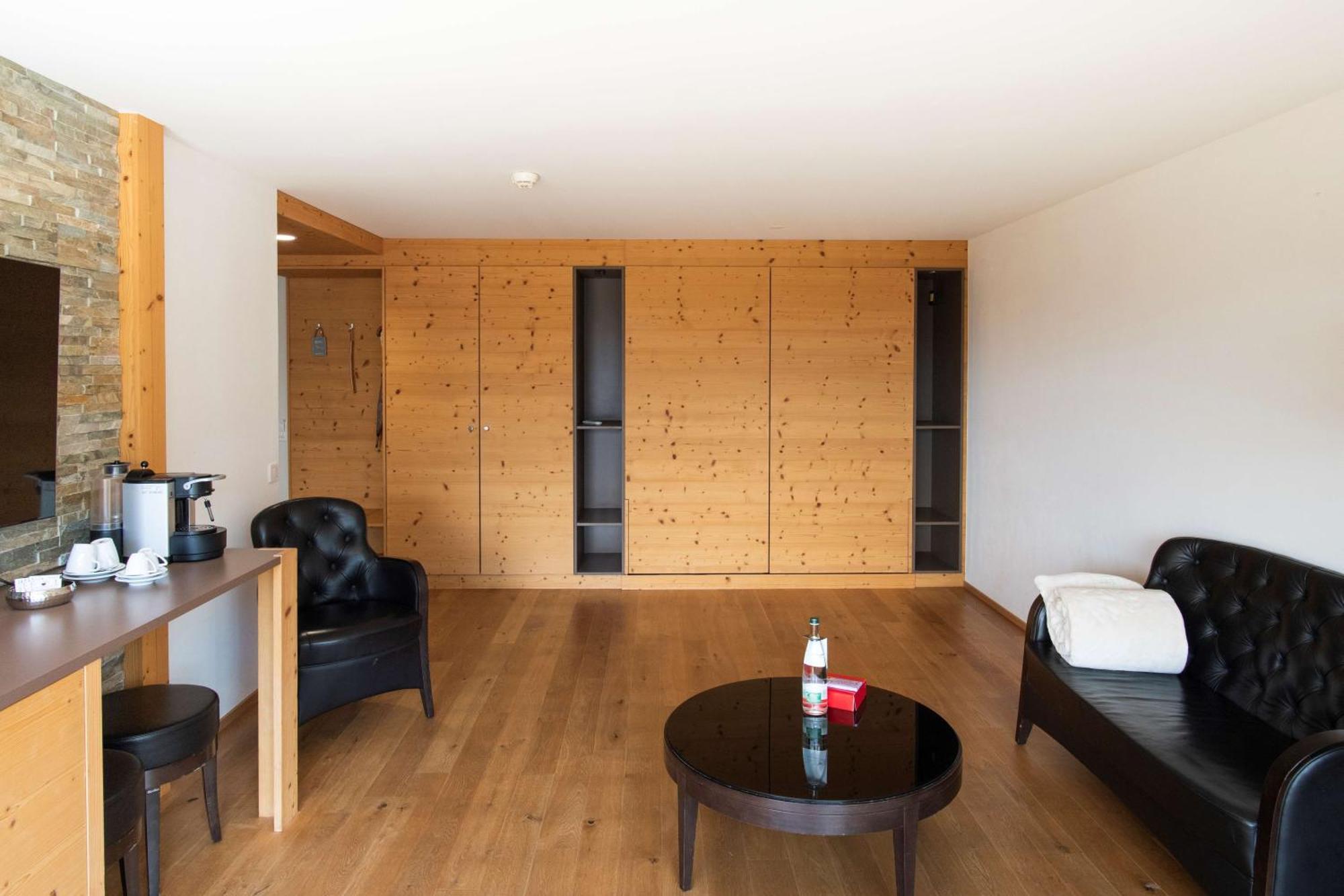 Hotel Cailler & Bains De La Gruyere Шарме Екстериор снимка